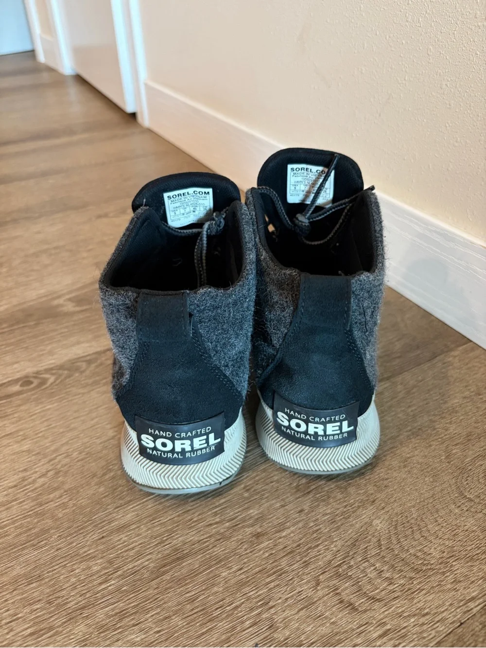 Sorel Out N About III Duck Boots Size 9